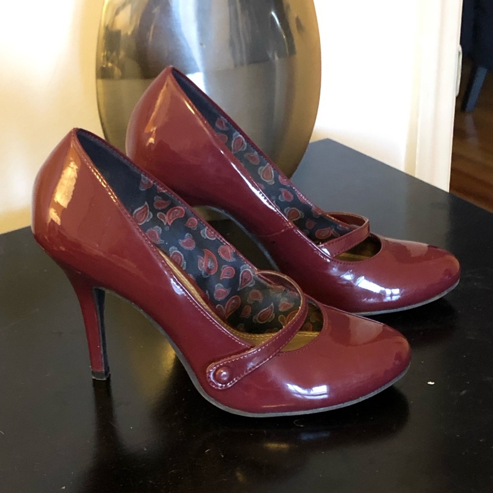 American Eagle Patent leather maryjane’s